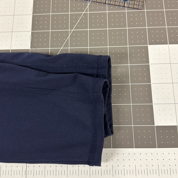 Gaiam Leggings with Side Pockets in NAVY - Picture 5 of 8